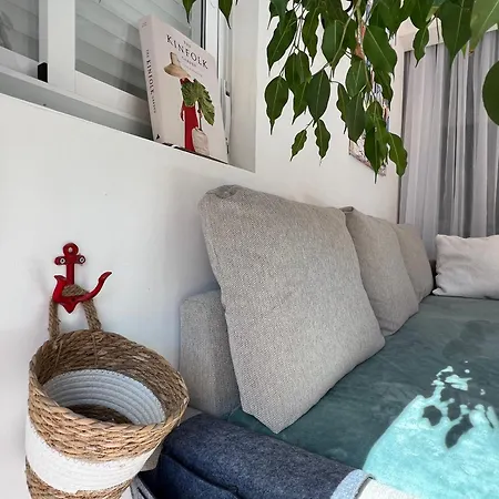 Work Study Apartment *