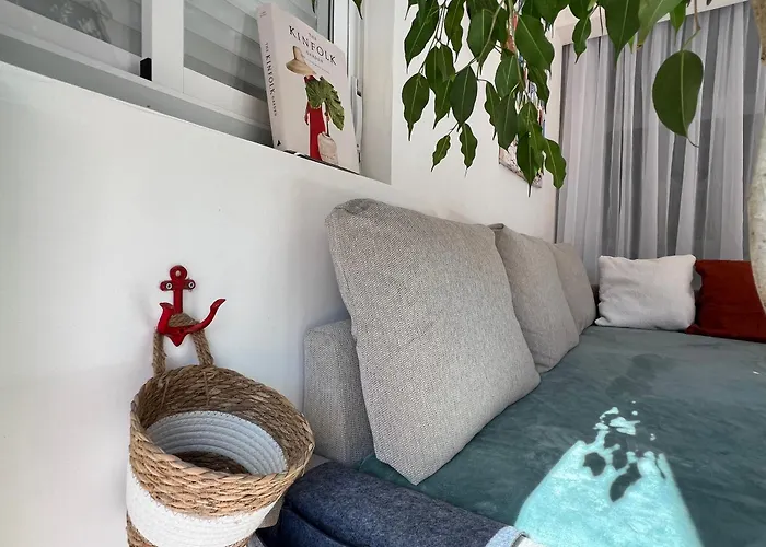 Work Study Apartment *